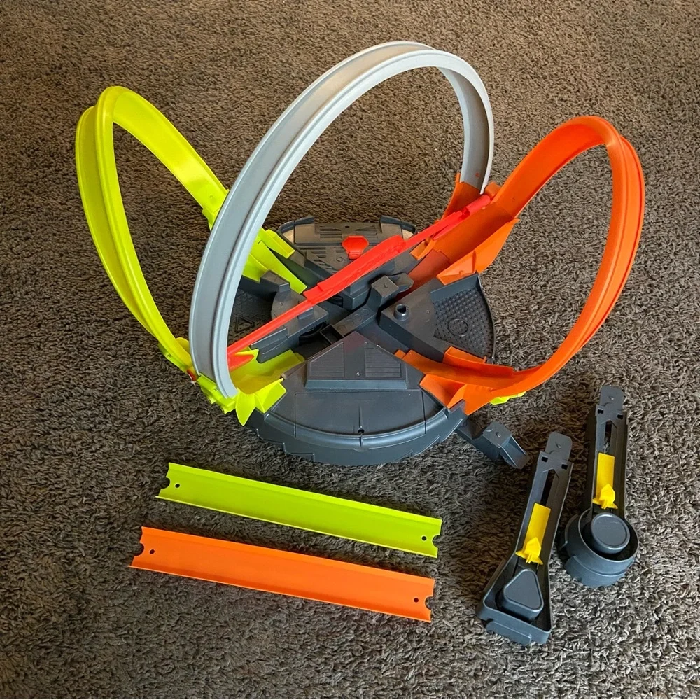 Hot Wheels Roto Revolution Rotating Head to Head Car Playset Booster - Picture 1 of 4